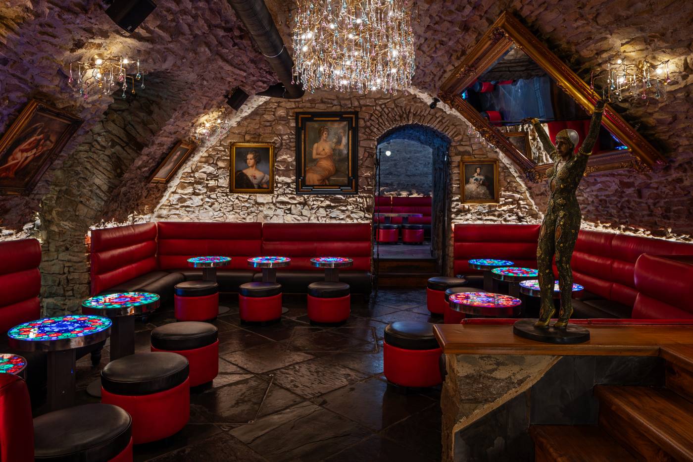 Hotel-U-Zlateho-Stromu-Prague-by-BHG-Bar-18