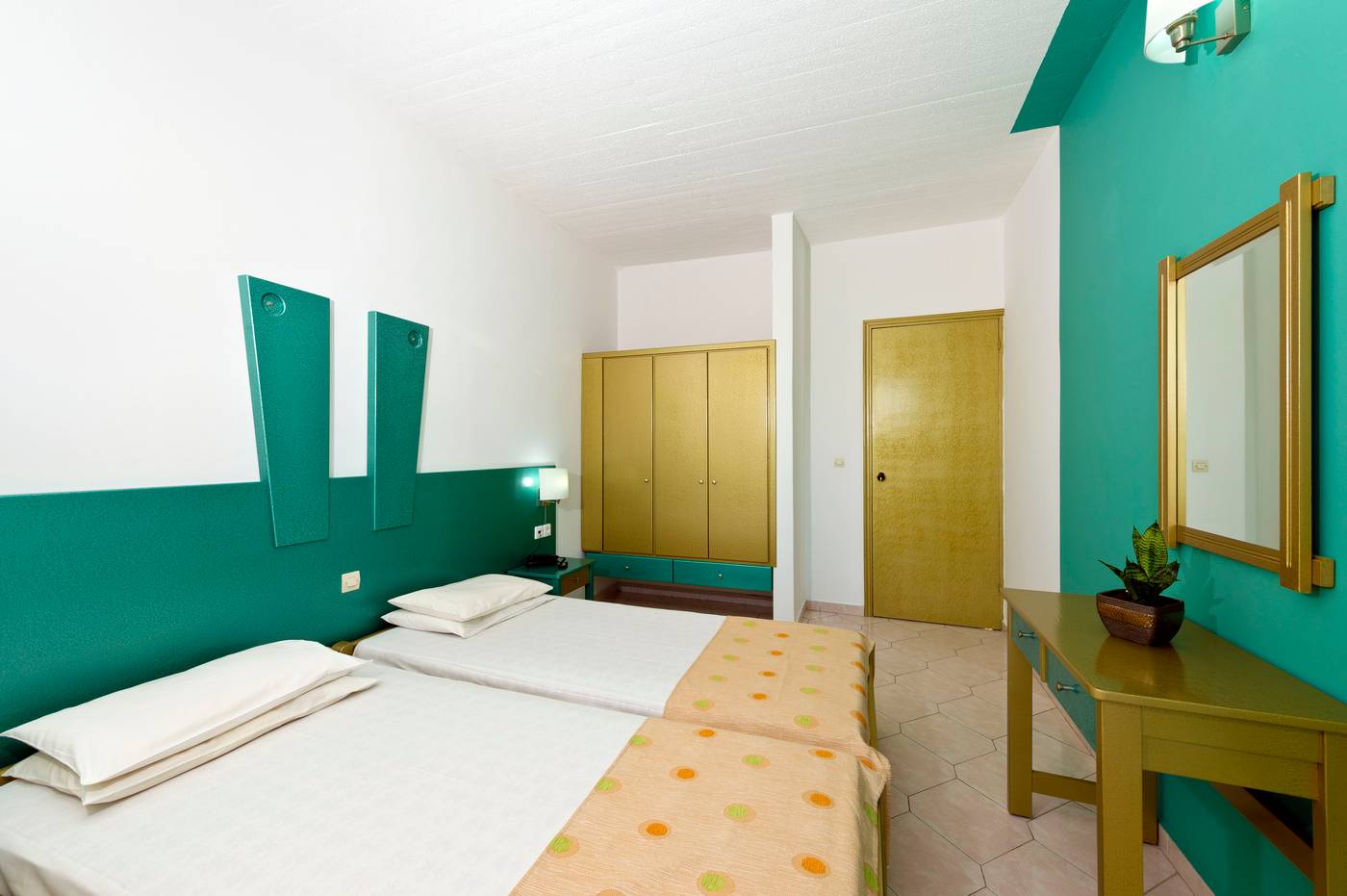 Trianta-Hotel-Apartments-Room-12