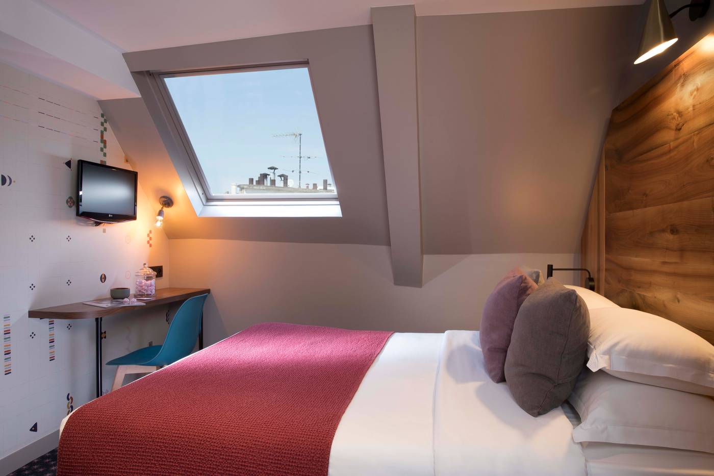 Maxim-Folies-Room-23