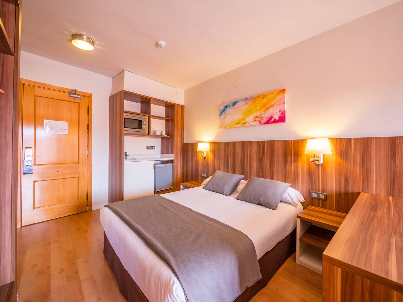 Golden-Avenida-Family-Suites-Room-21