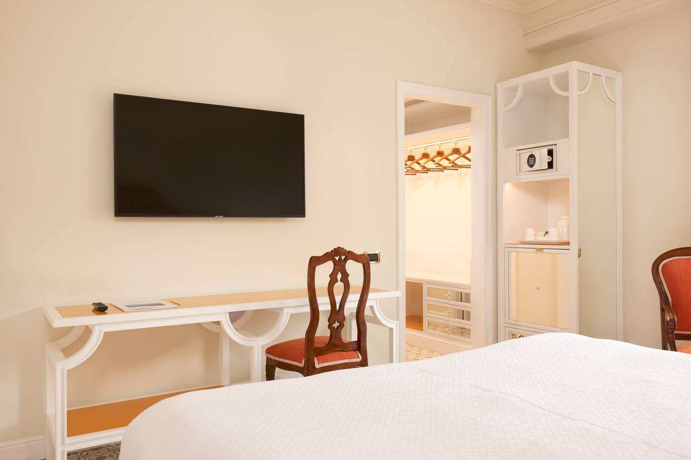 Grand-Hotel-de-la-Ville-Room-38