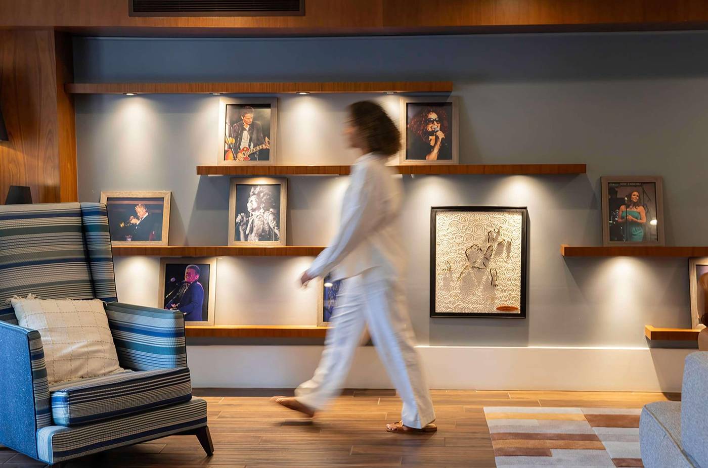 Hyatt-Regency-Newport-Beach-Lobby-15