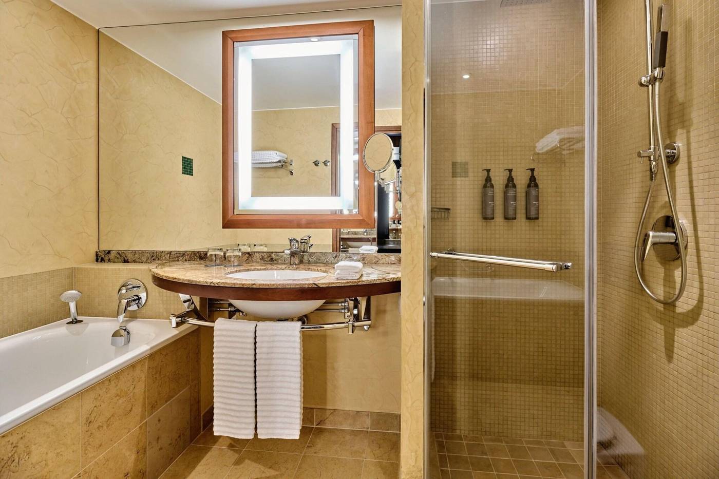 The-Westin-Warsaw-Room-47