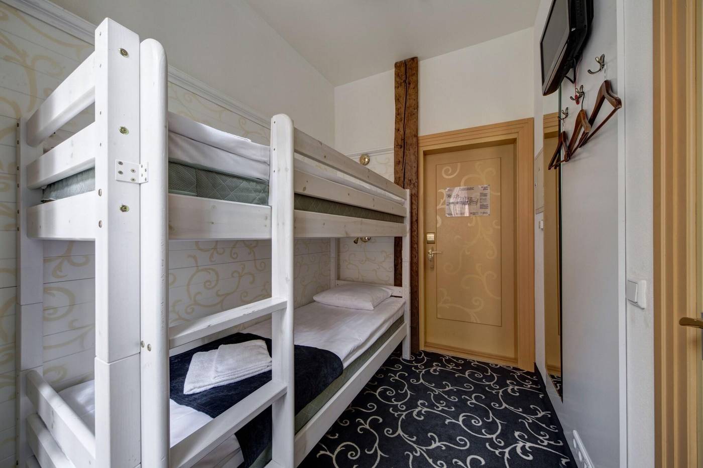 Meriton-Old-Town-Garden-Room-6