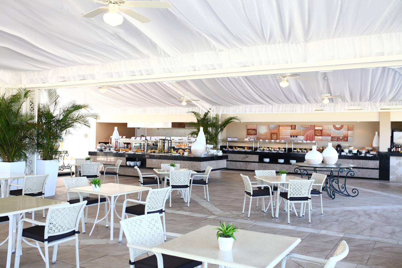Luxury-Bahia-Principe-Runaway-Bay-All-Inclusive-Adults-Only-Restaurant-53
