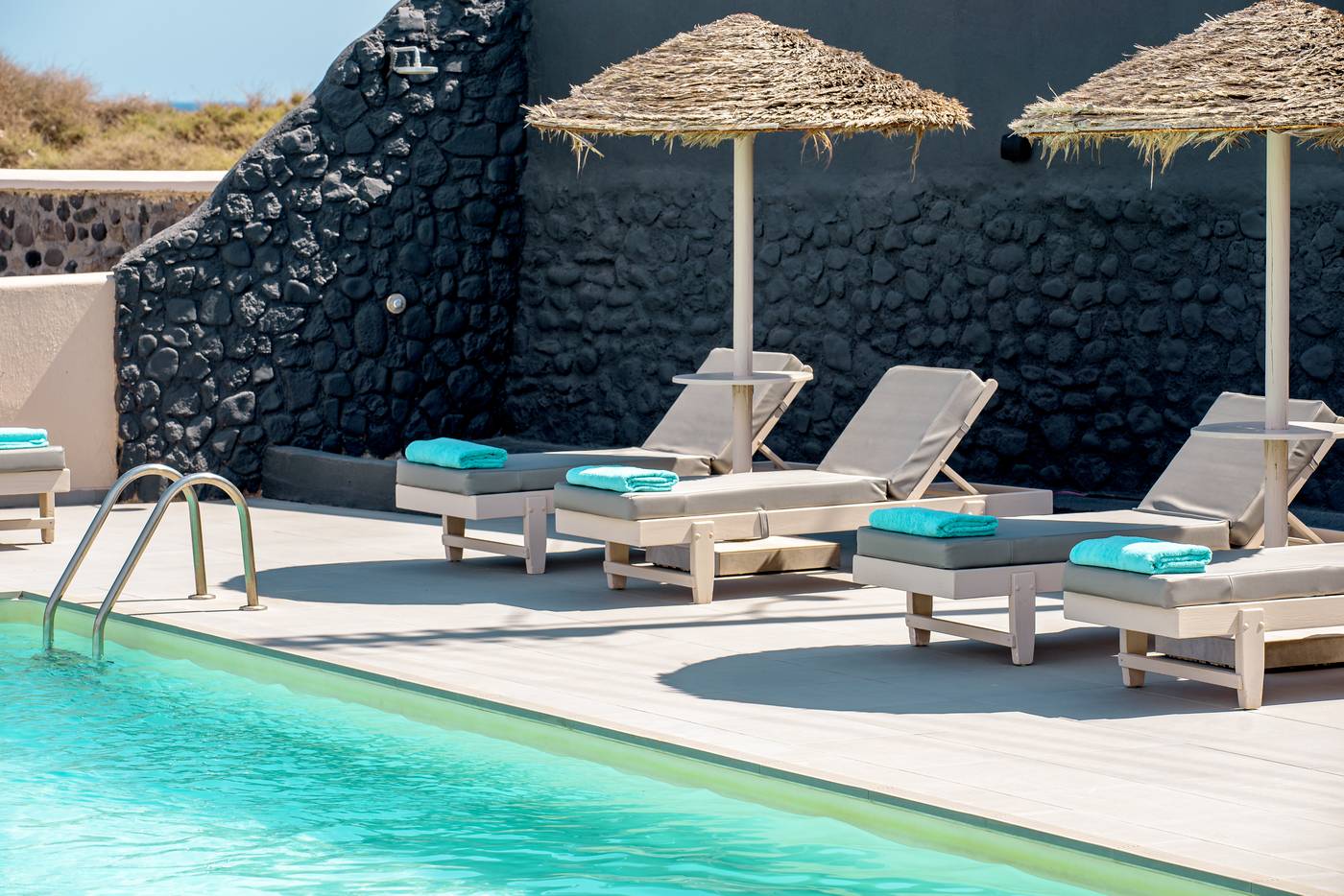 En-Plo-Boutique-Suites---Oia-Santorini-Pool-10