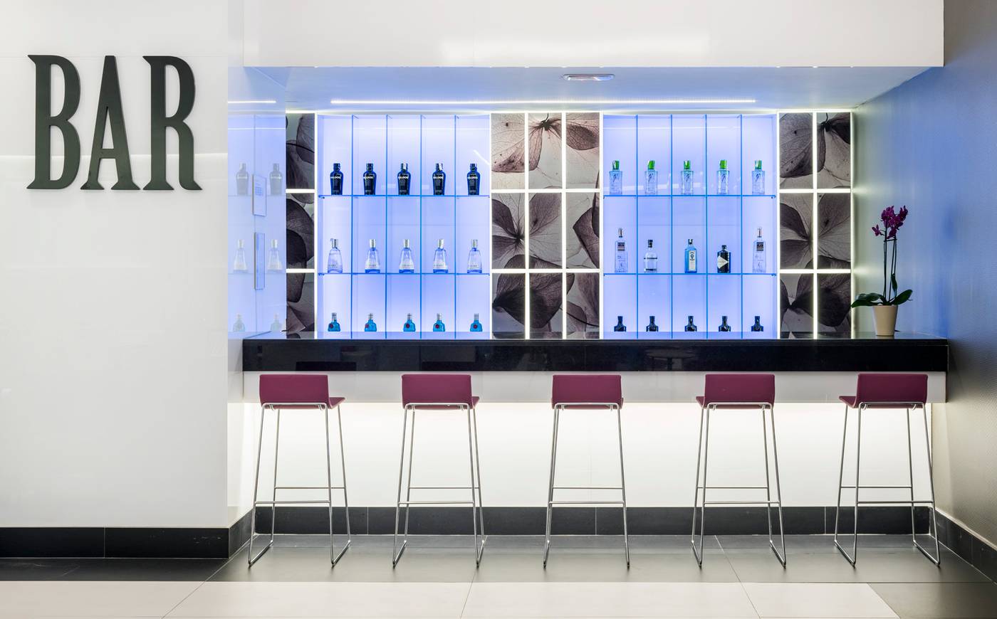 Ilunion-Suites-Madrid-----Bar-12