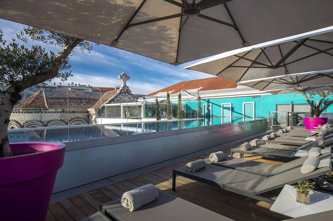 Five-Seas-Hotel-Terrace-4