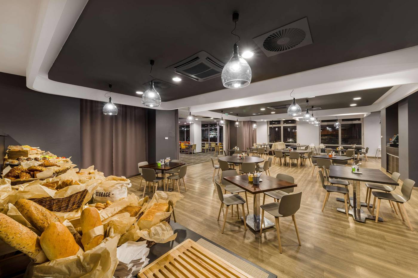 Park-Inn-by-Radisson-Budapest-Restaurant-39