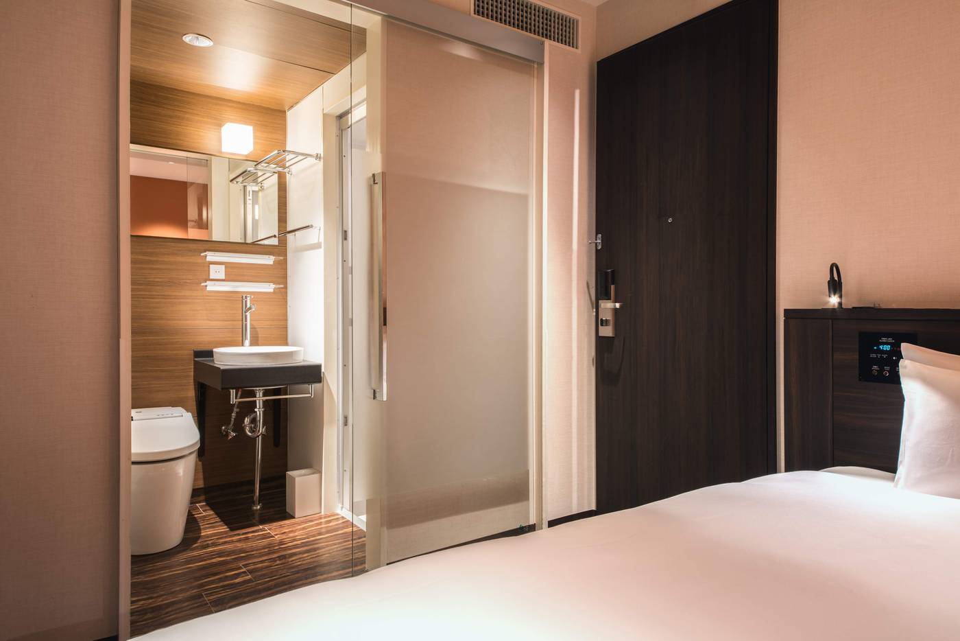 the b akasaka-mitsuke-Japan-TOKYO-Room-3