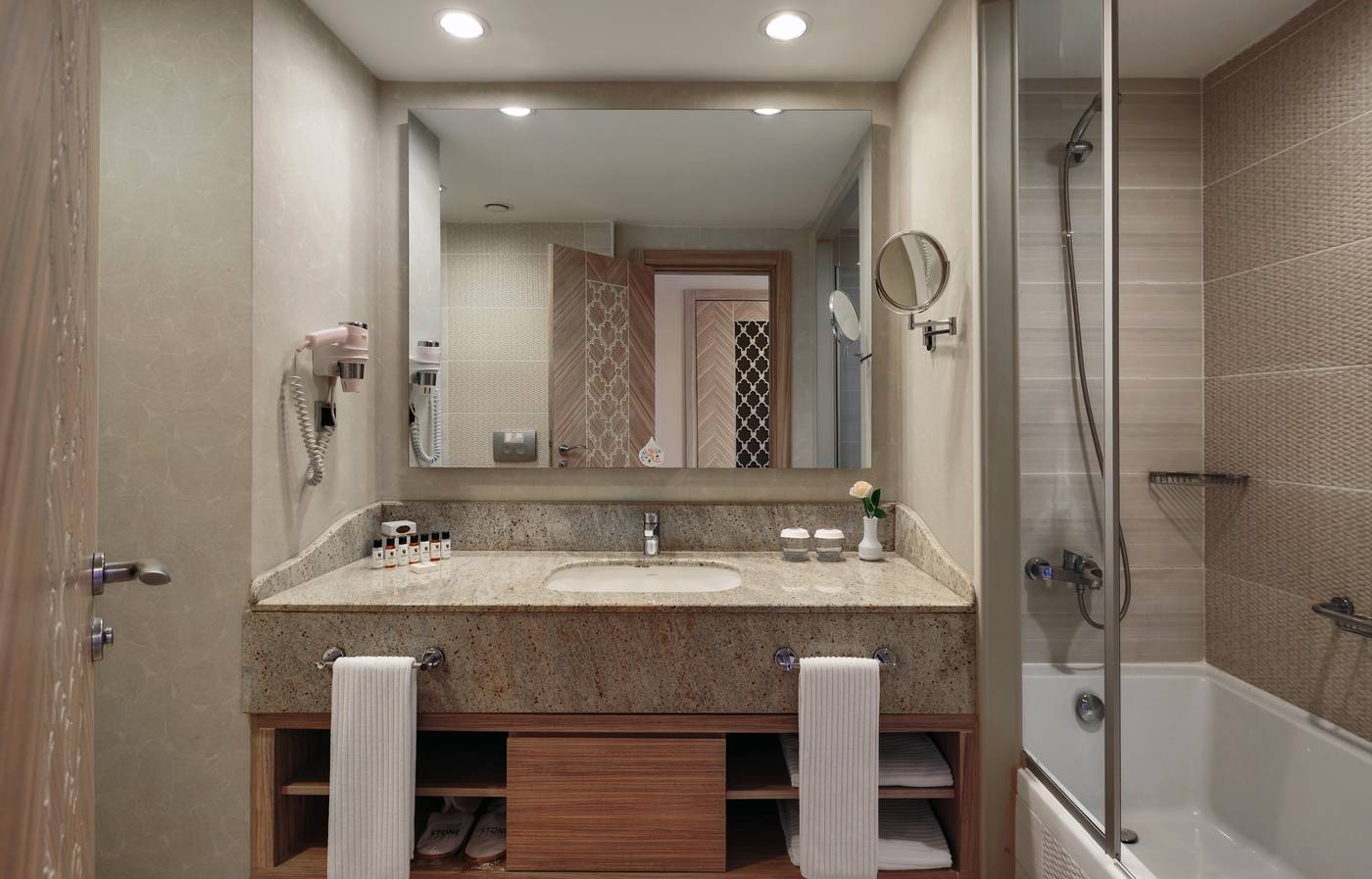 Royal-Alhambra-Palace-Room-34