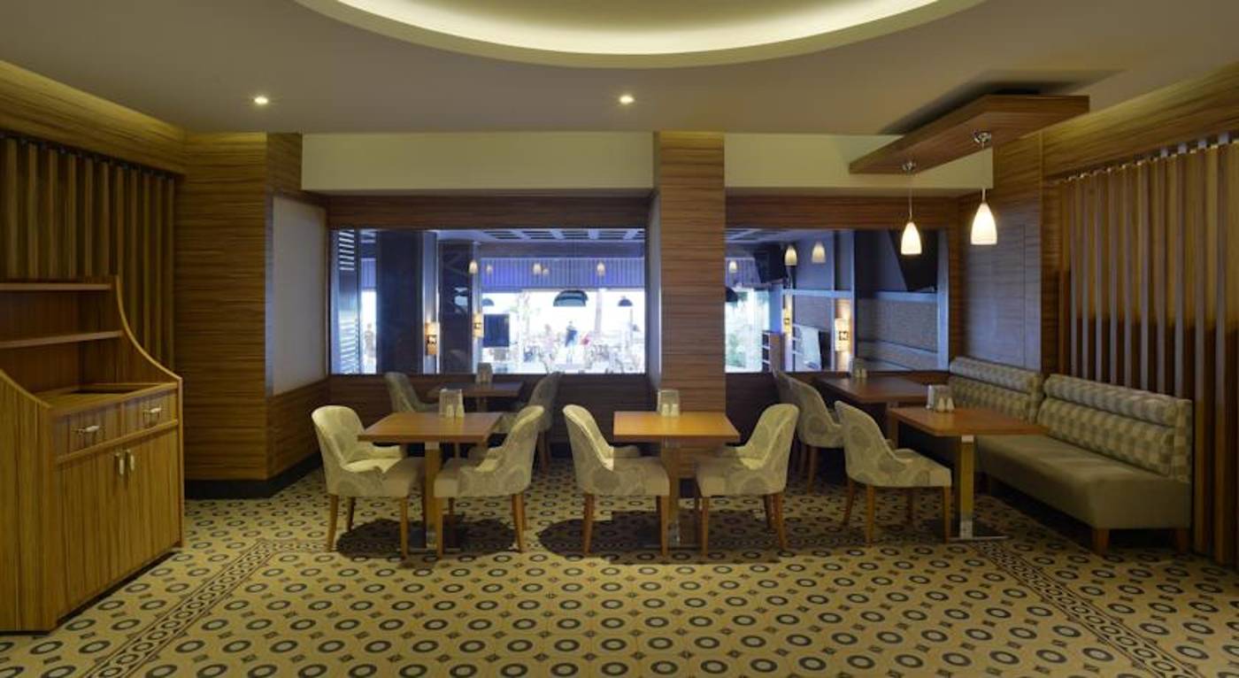 Maris-Beach-Lobby-16