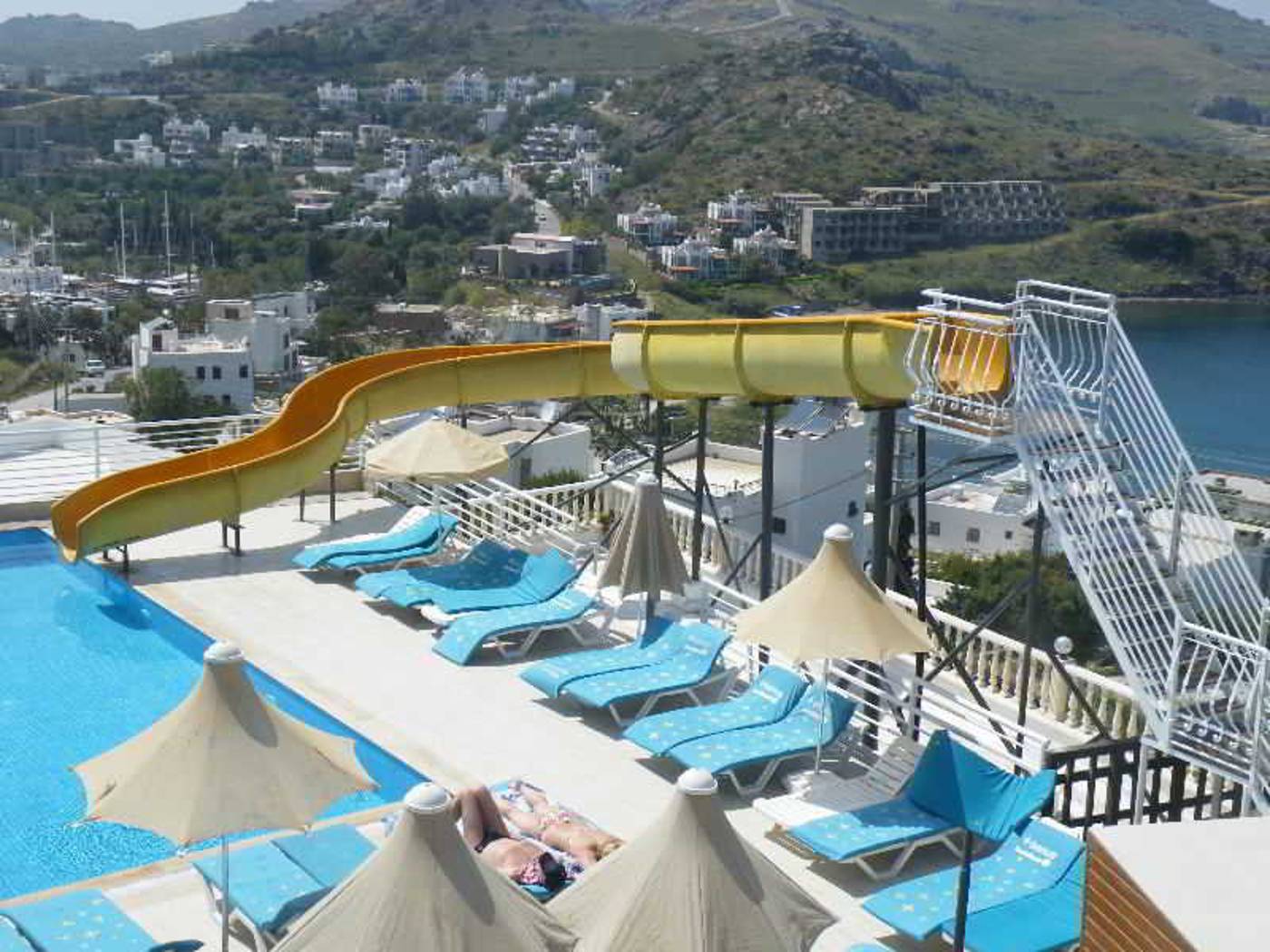 Family-Belvedere-Pool-5