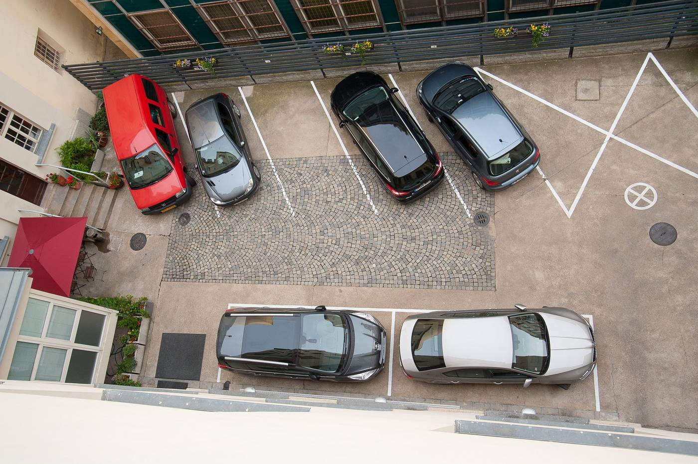 Cloister-Inn-Terrace-4