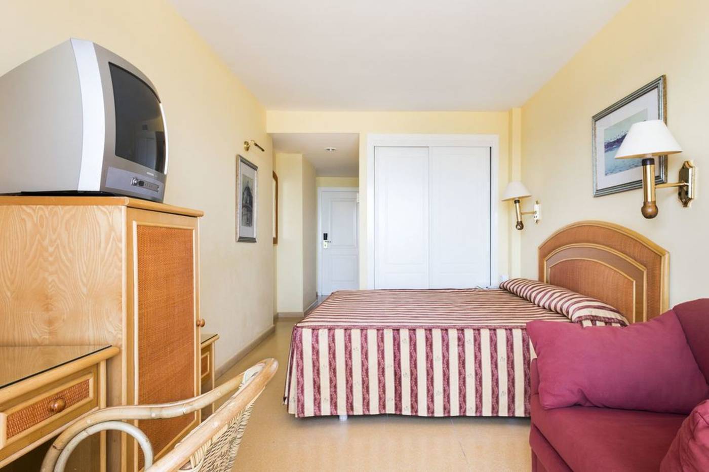 Best-Roquetas-Room-29