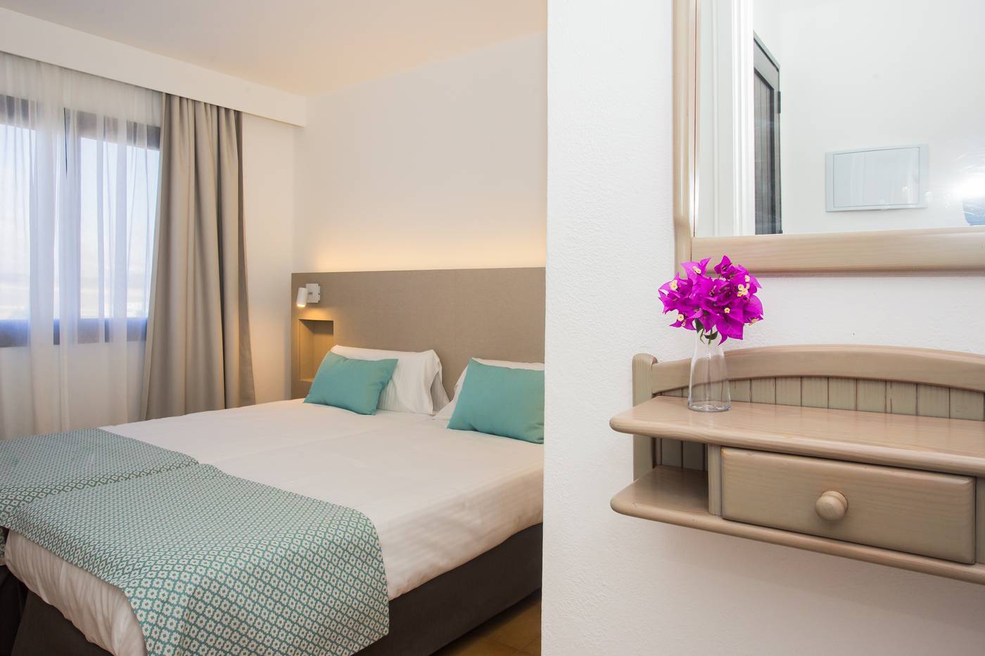 Los-Tulipanes-Room-29