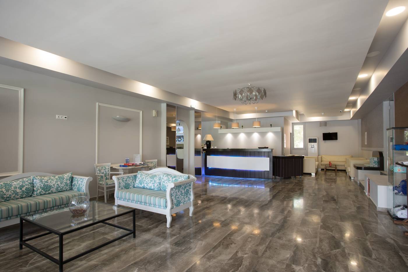 Silver-Bay-Hotel-Lobby-37