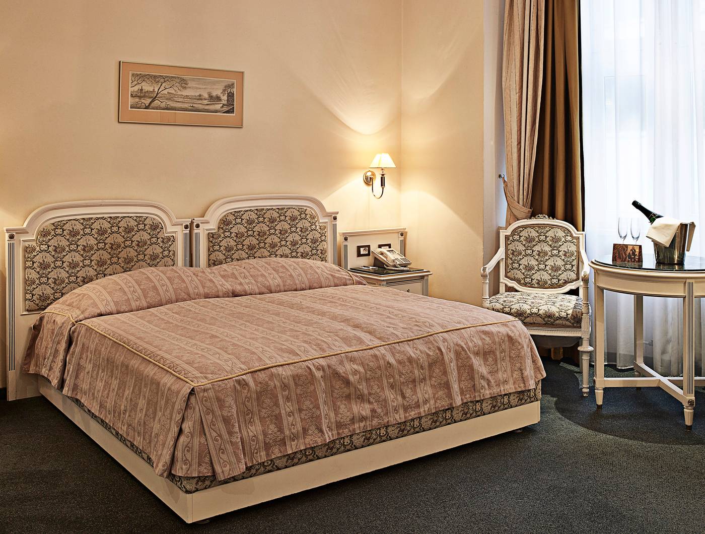 Ambassador-Zlat-----Husa-Room-5