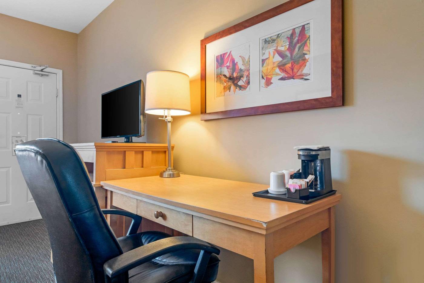 Econo-Lodge-Inn---Suites-N--Vancouver-Room-25