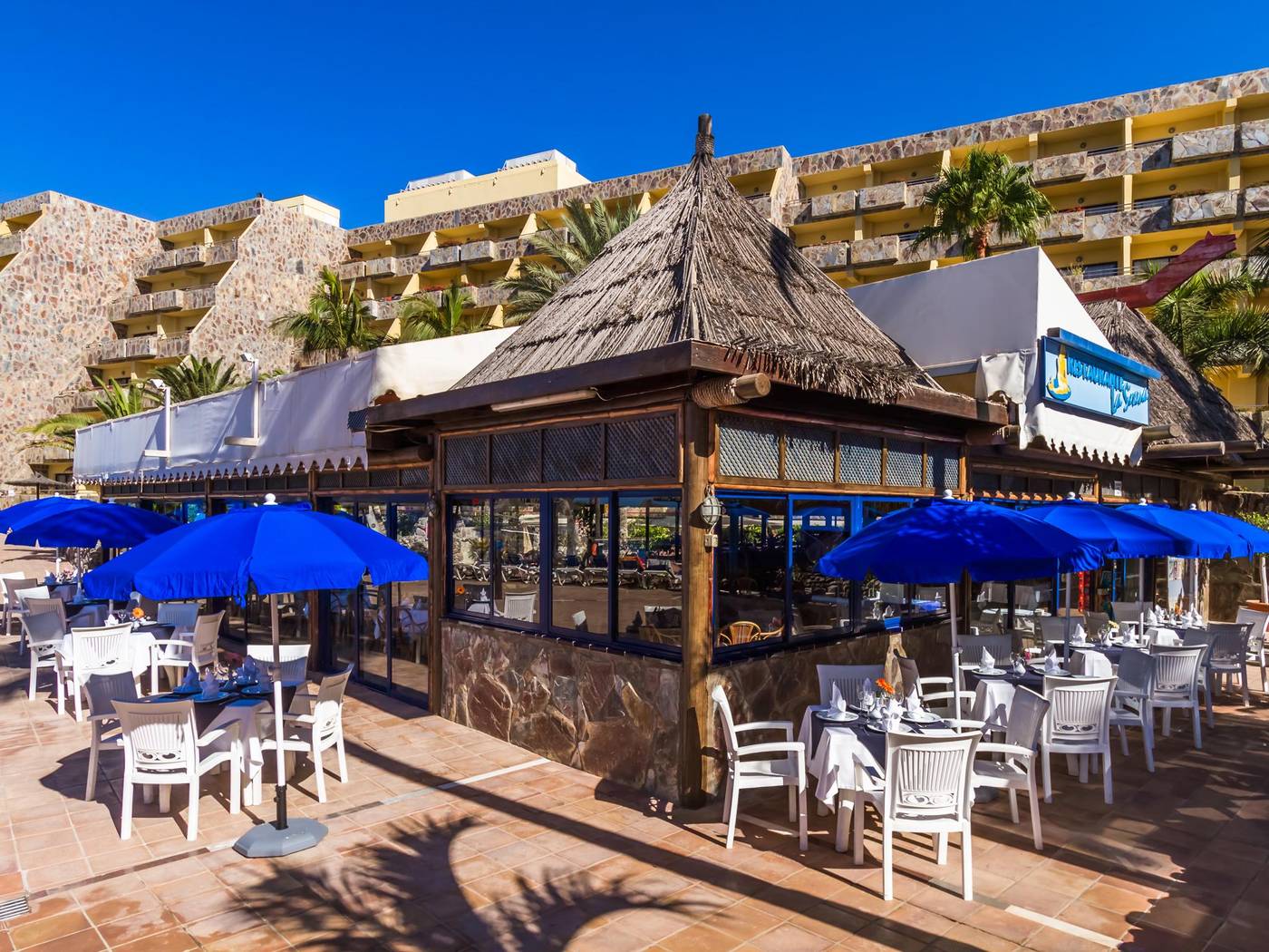 BlueBay-Beach-Club-Bar-11