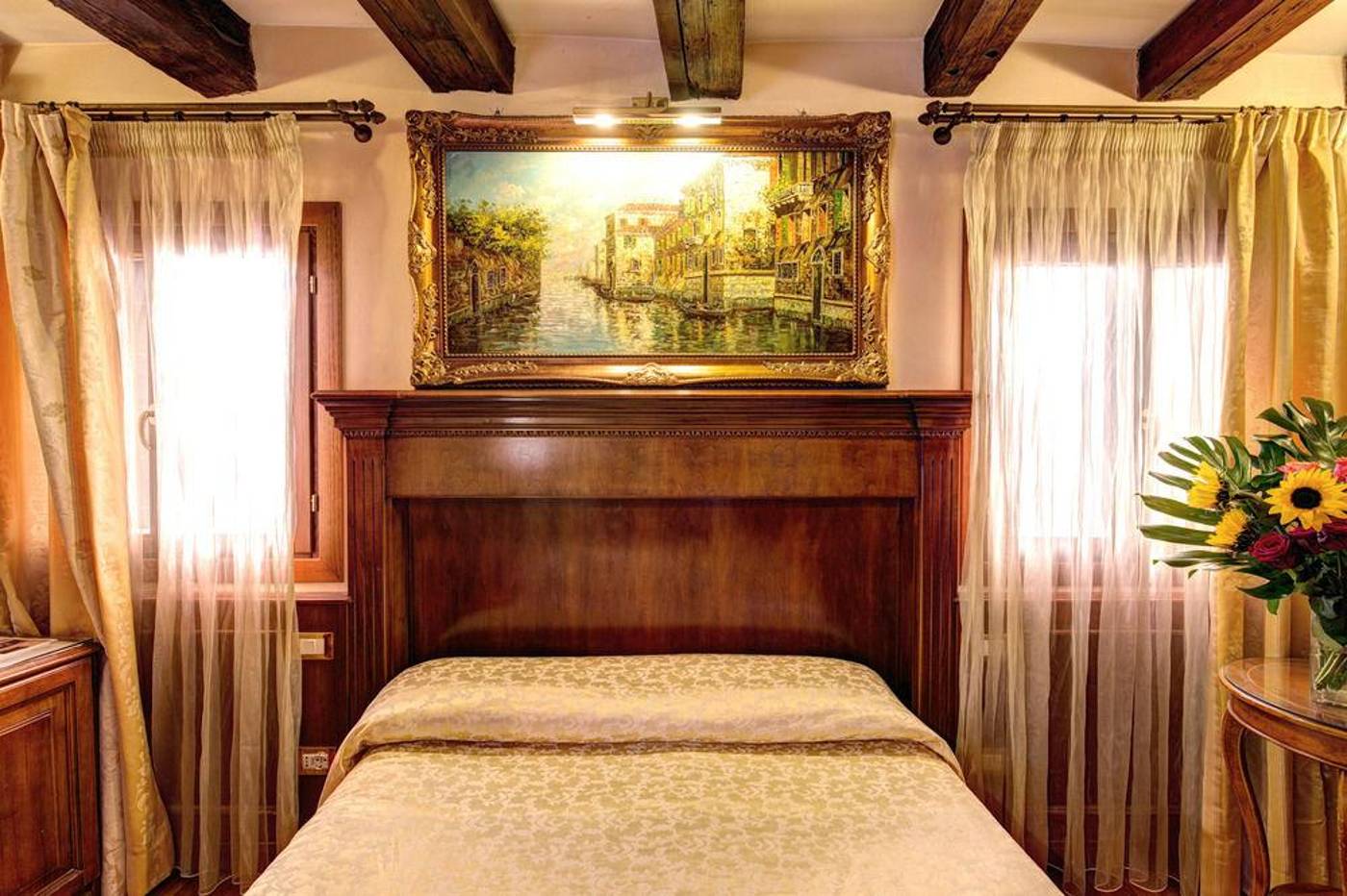 Palazzo-La-Scala-Room-12