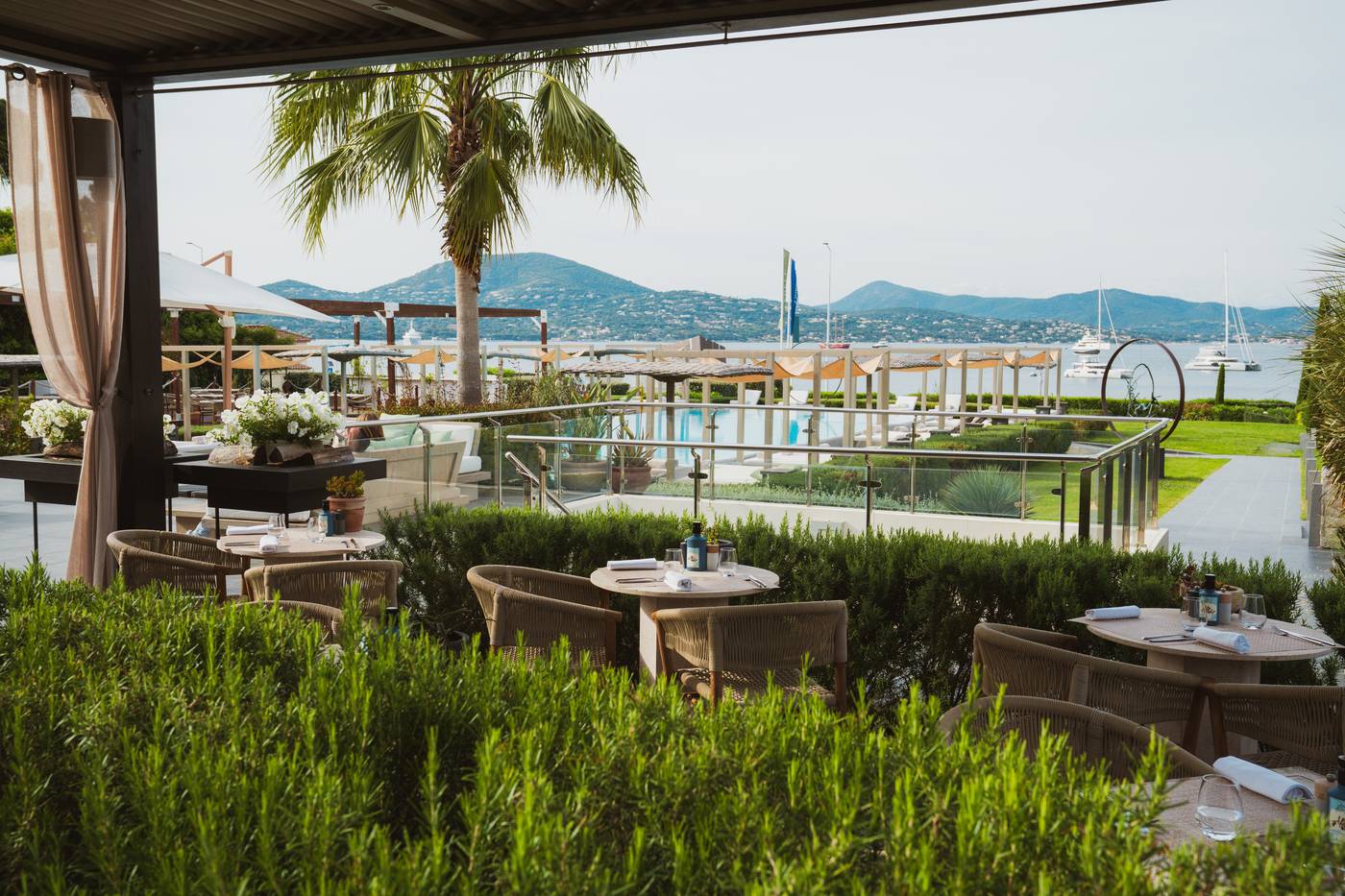 Kube-Hotel-St-Tropez-Terrace-11