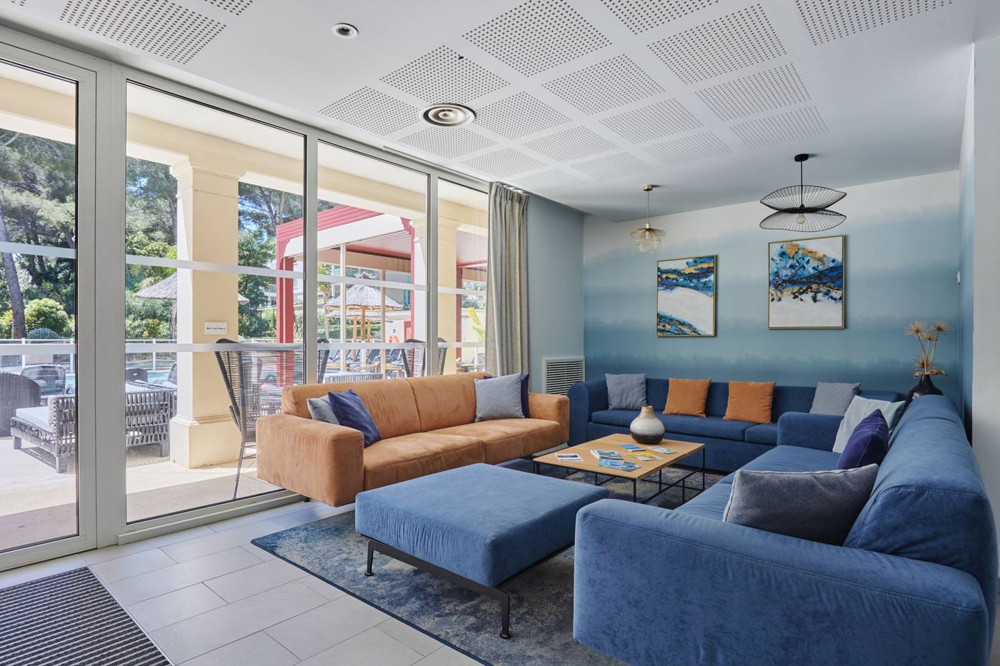 Residence-Prestige-Odalys-Les-Canissons-Lobby-53