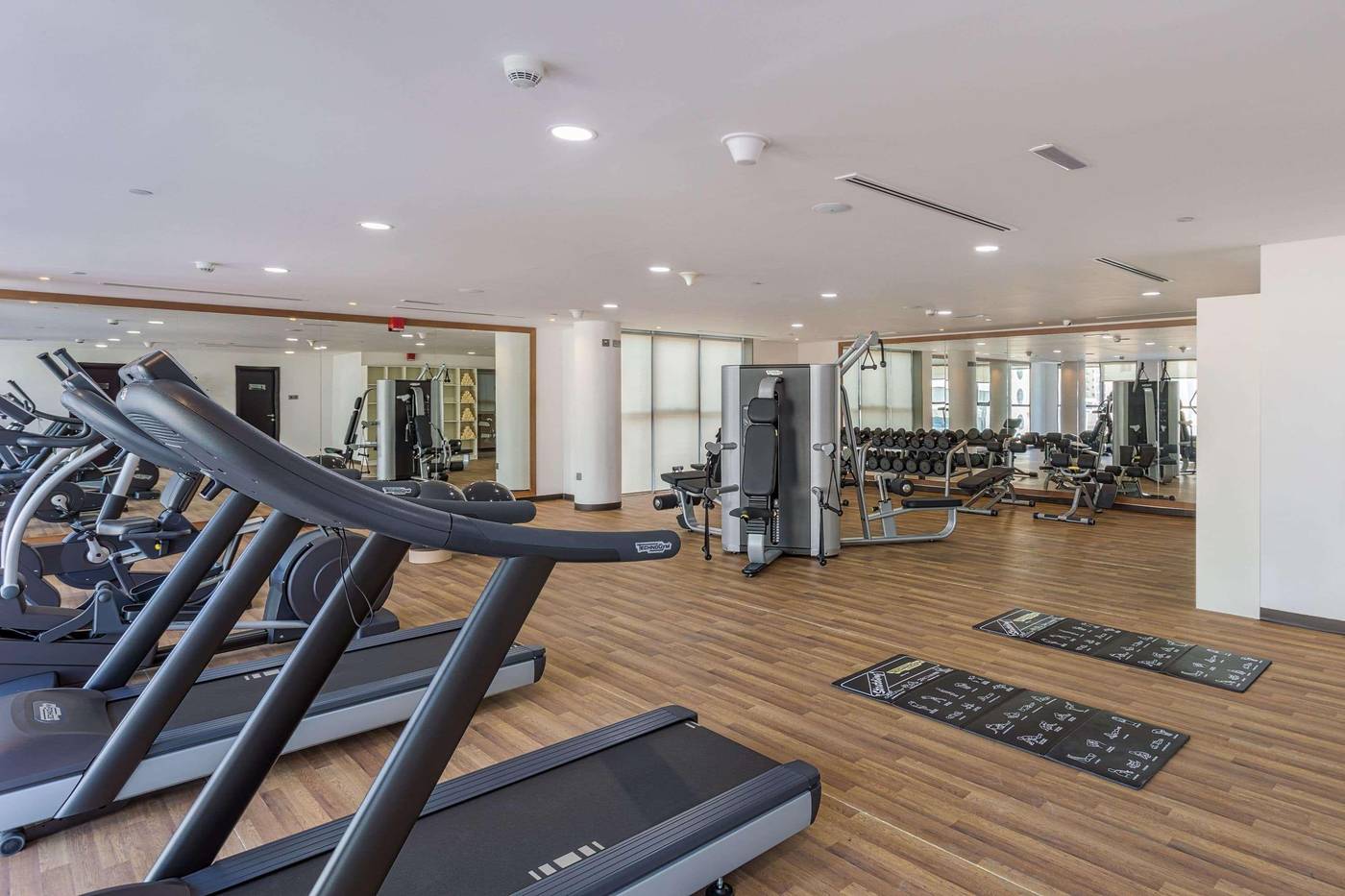 Wyndham-Dubai-Marina-Sports-and-Entertainment-63