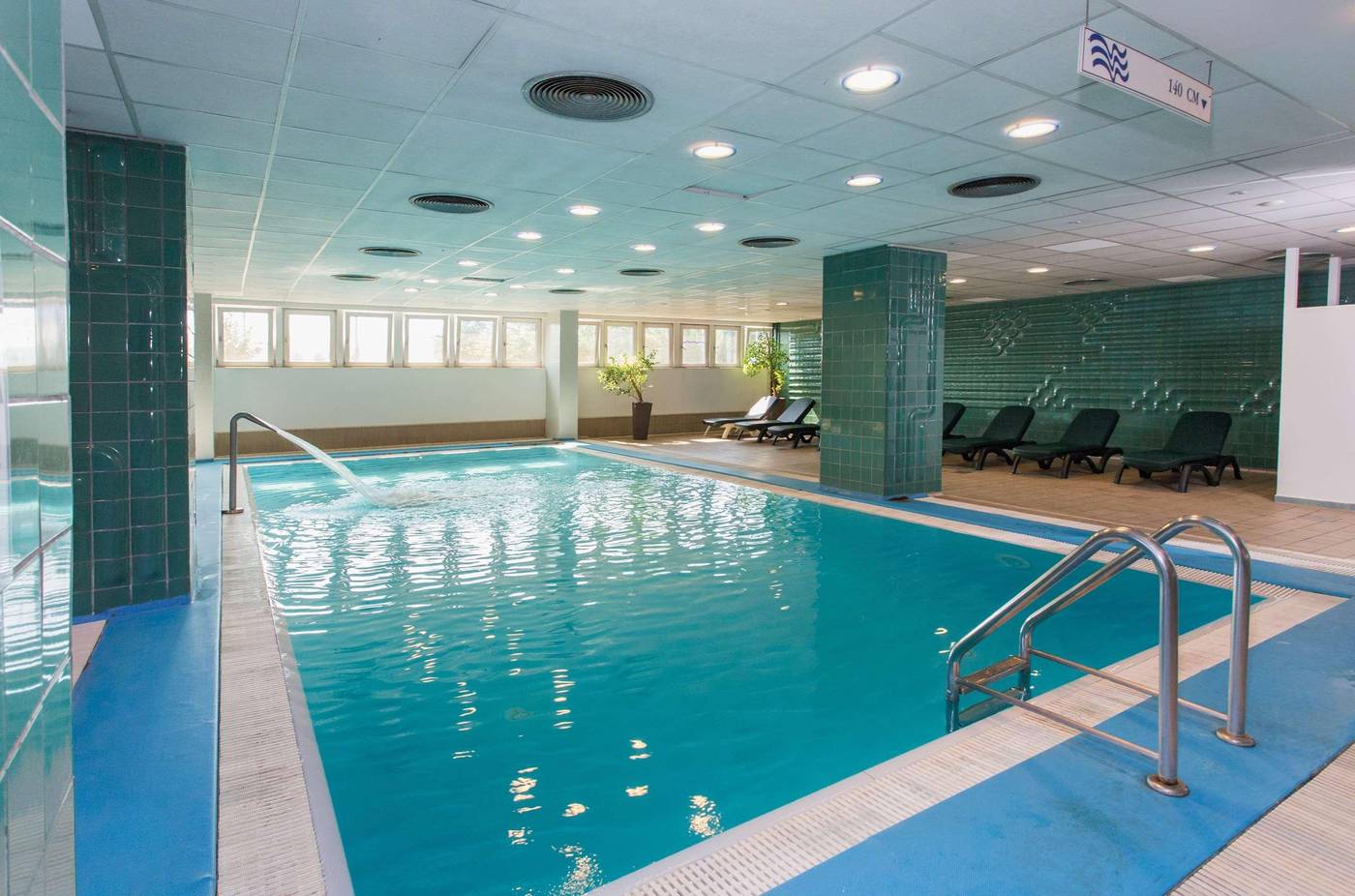Danubius-Hotel-Arena-Pool-47