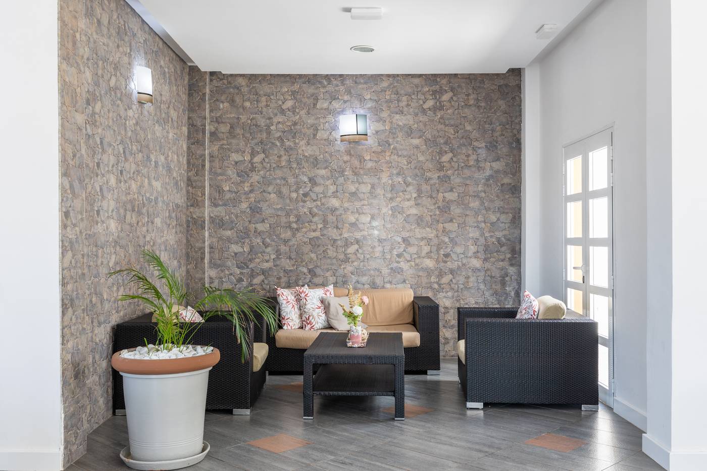 Apartamentos-LIVVO-Morromar-Lobby-42