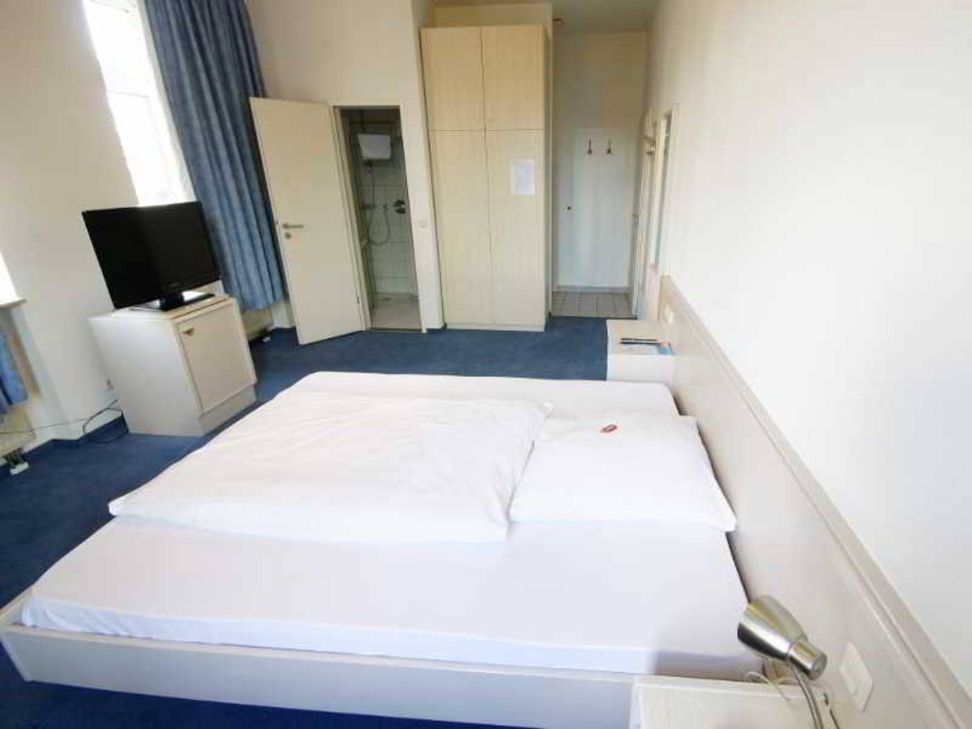 Hotel Neuwirtshaus-Germany-ZUFFENHAUSEN-General view-3
