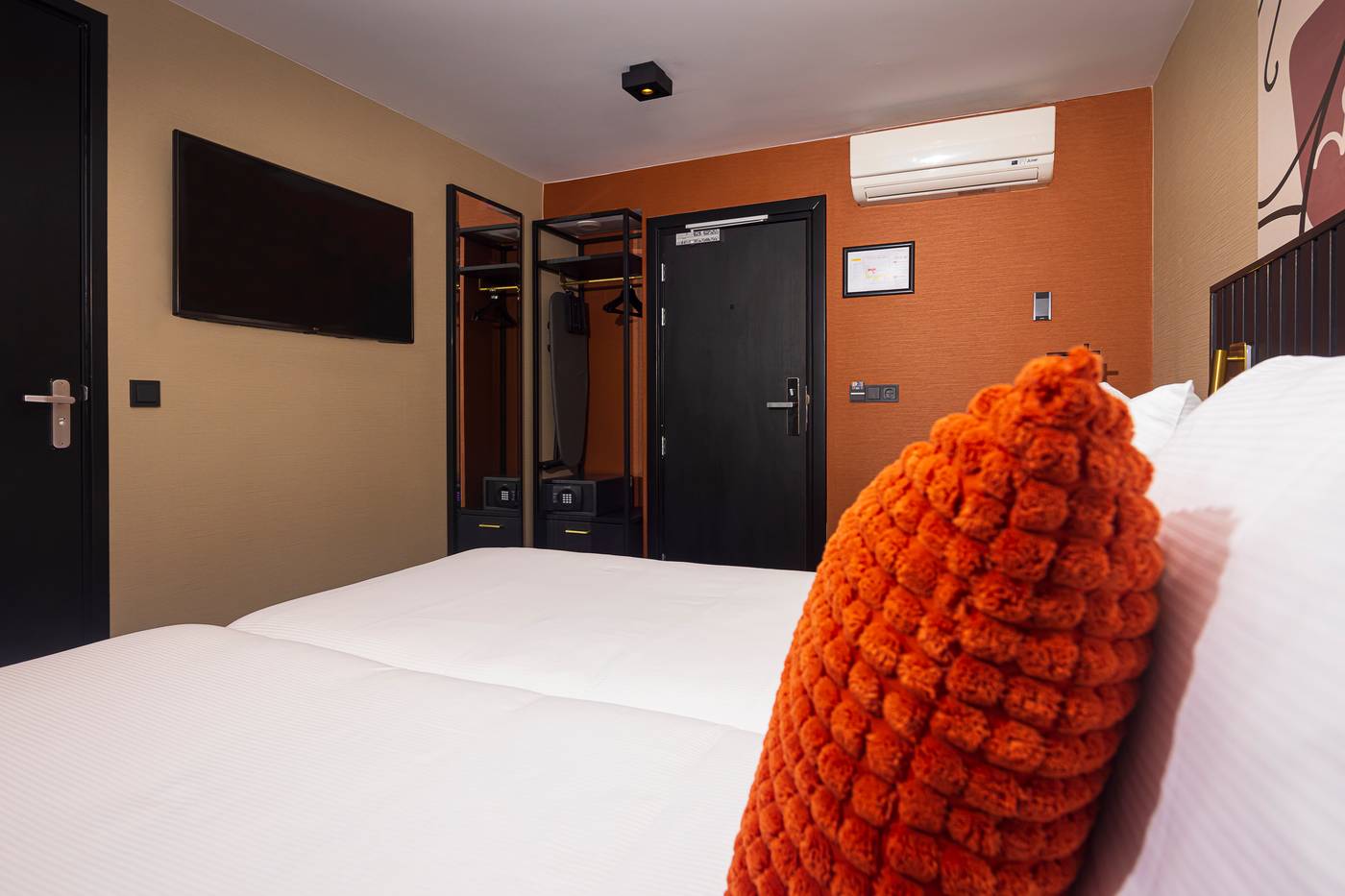 Huygens-Place-Room-34