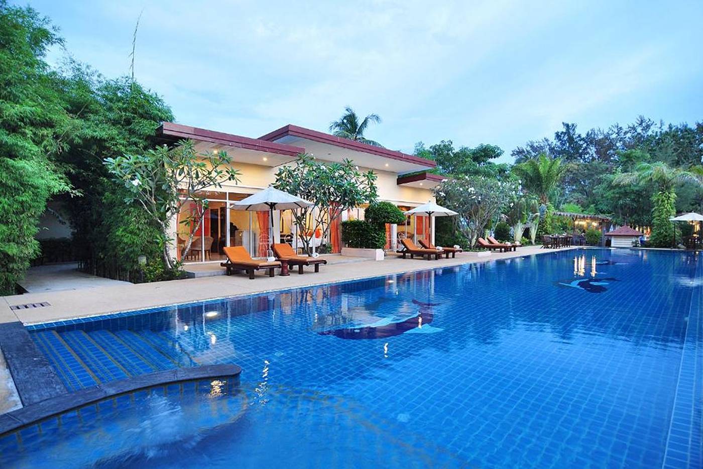Phuket-Sea-Resort-SHA-by-ZUZU-Pool-1