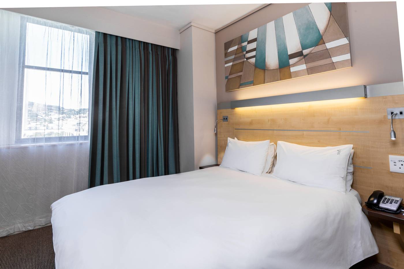 Holiday-Inn-Express-Cape-Town-City-Centre-Room-35