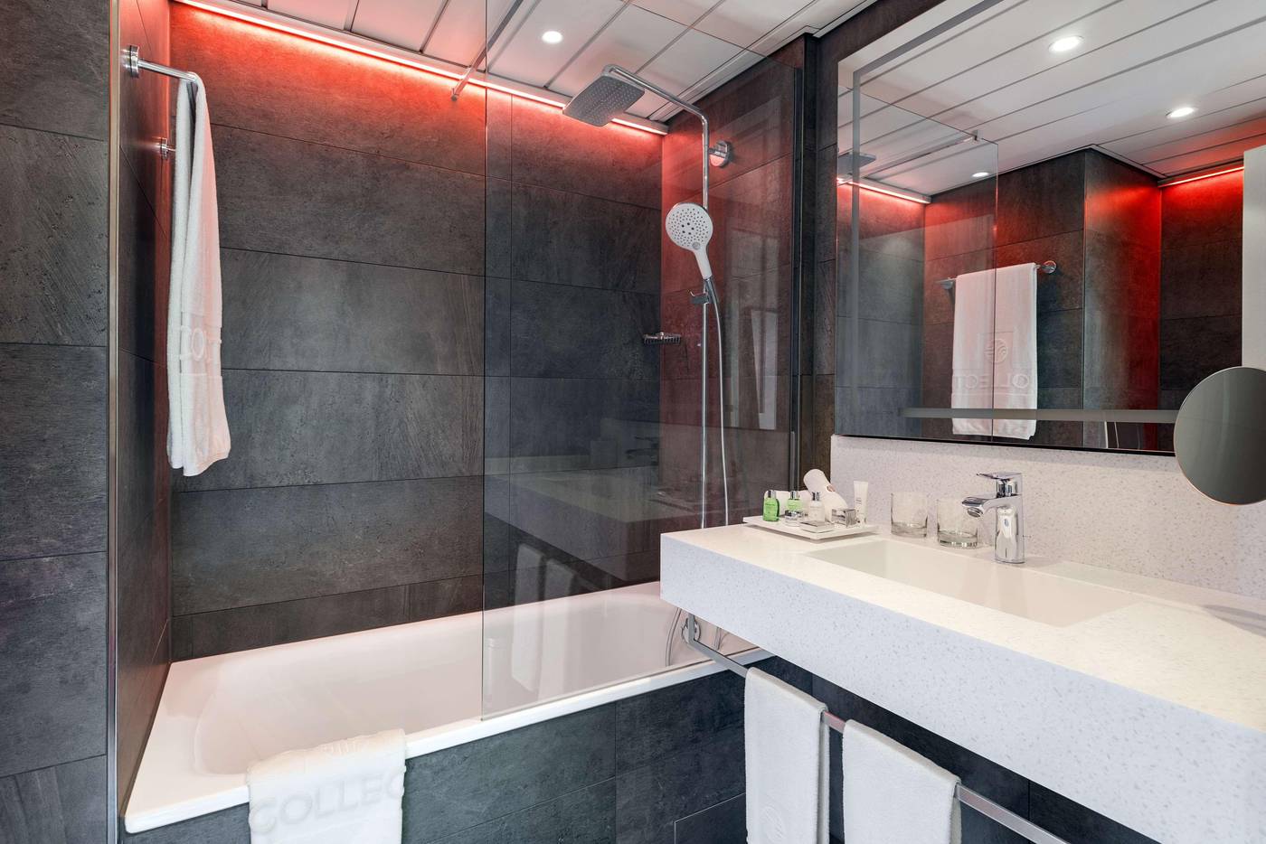 NH-Collection-Berlin-Mitte-am-Checkpoint-Charlie-Room-51