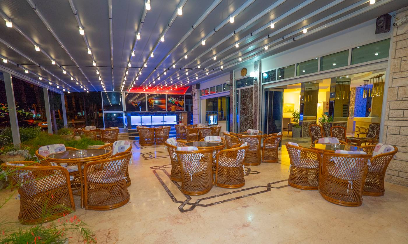 Kleopatra-Celine-Bar-8