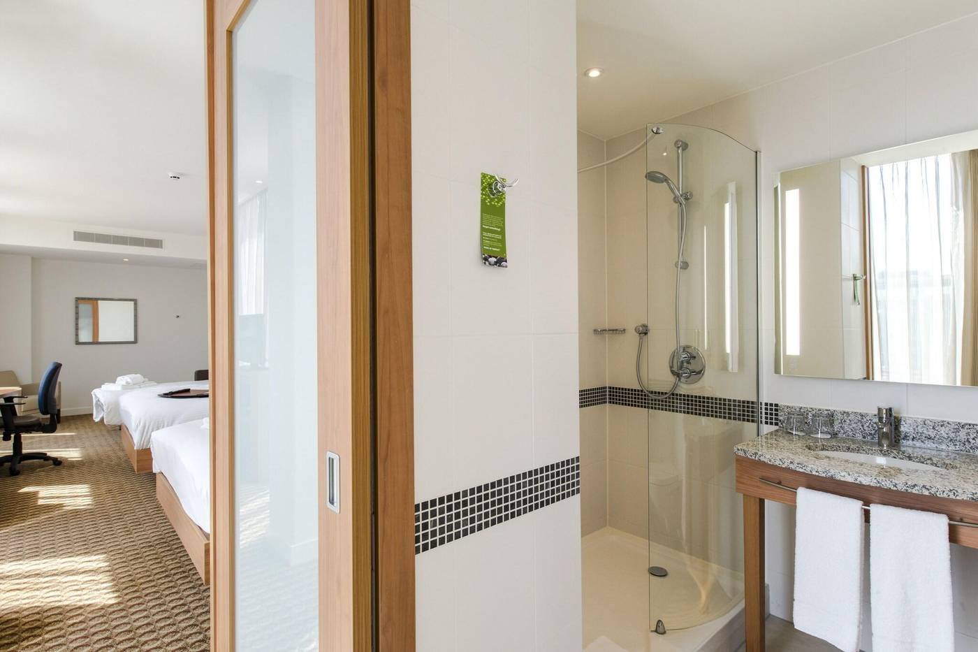 Hampton-by-Hilton-Amsterdam---Arena-Boulevard-Room-30