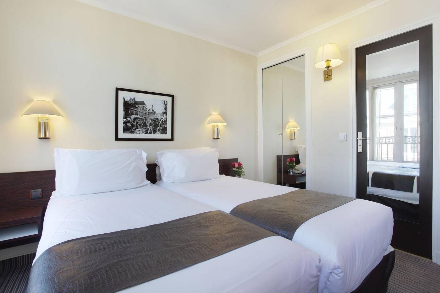 Hotel-du-College-de-France-Room-15