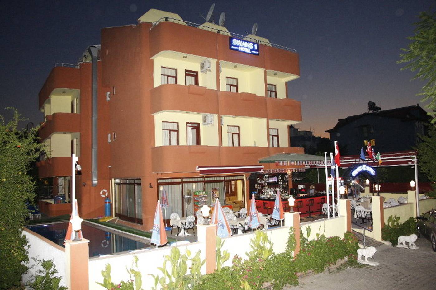 Swans-1-Hotel-General-view-2