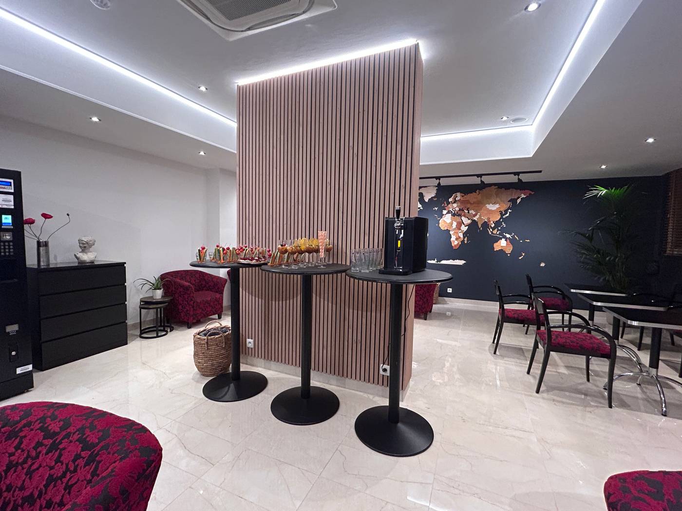 First-Euroflat-Hotel-Lobby-9