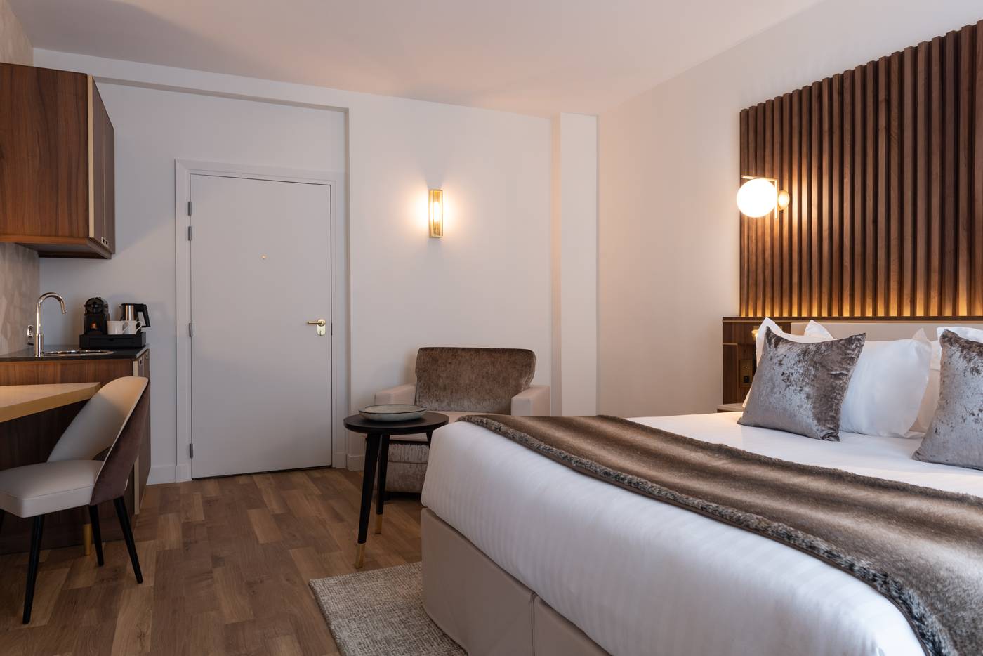 Hotel-Lord-Byron-Room-19