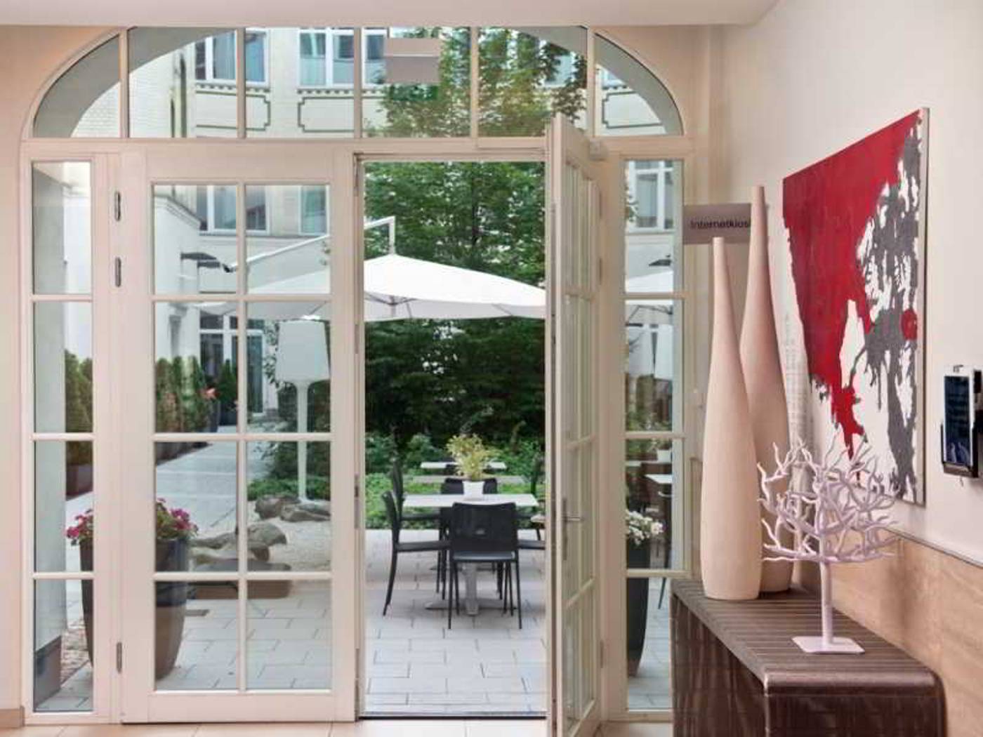 Adina-Apartment-Hotel-Berlin-Checkpoint-Charlie-Terrace-18