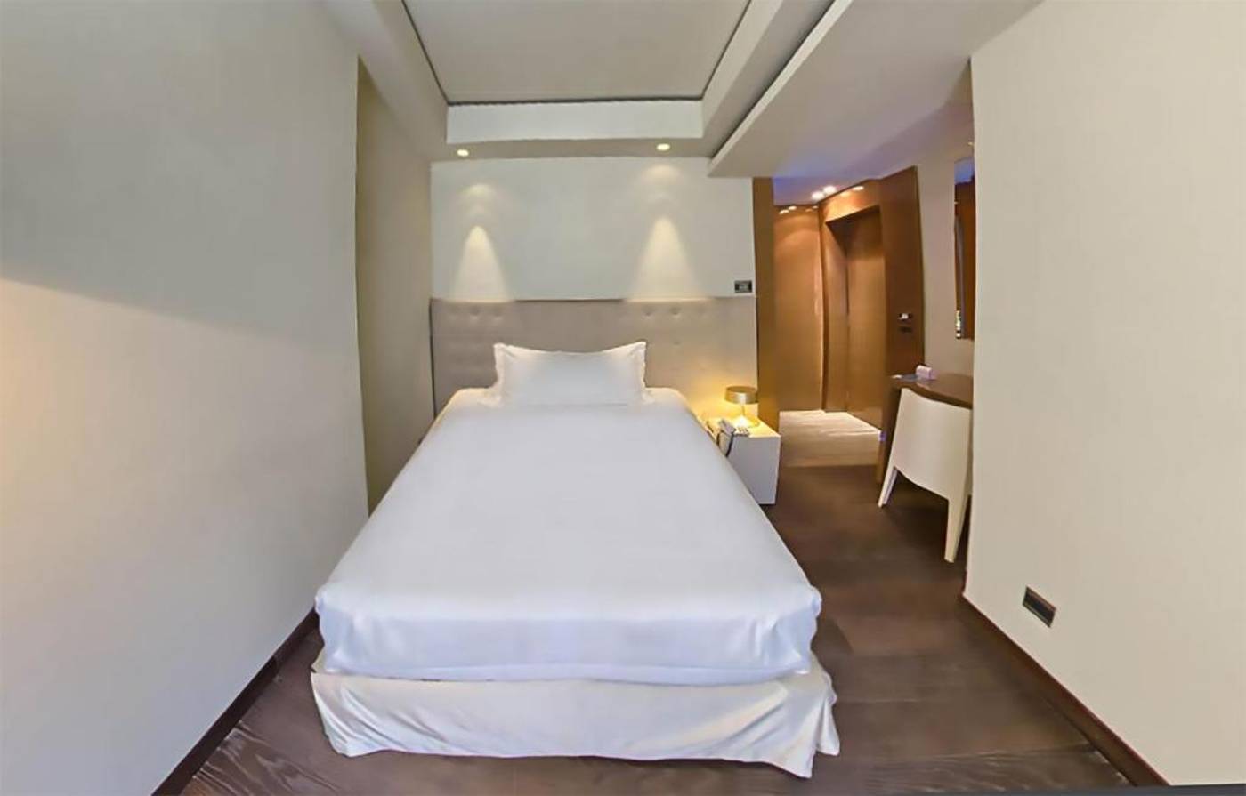 Romano-House-Room-13