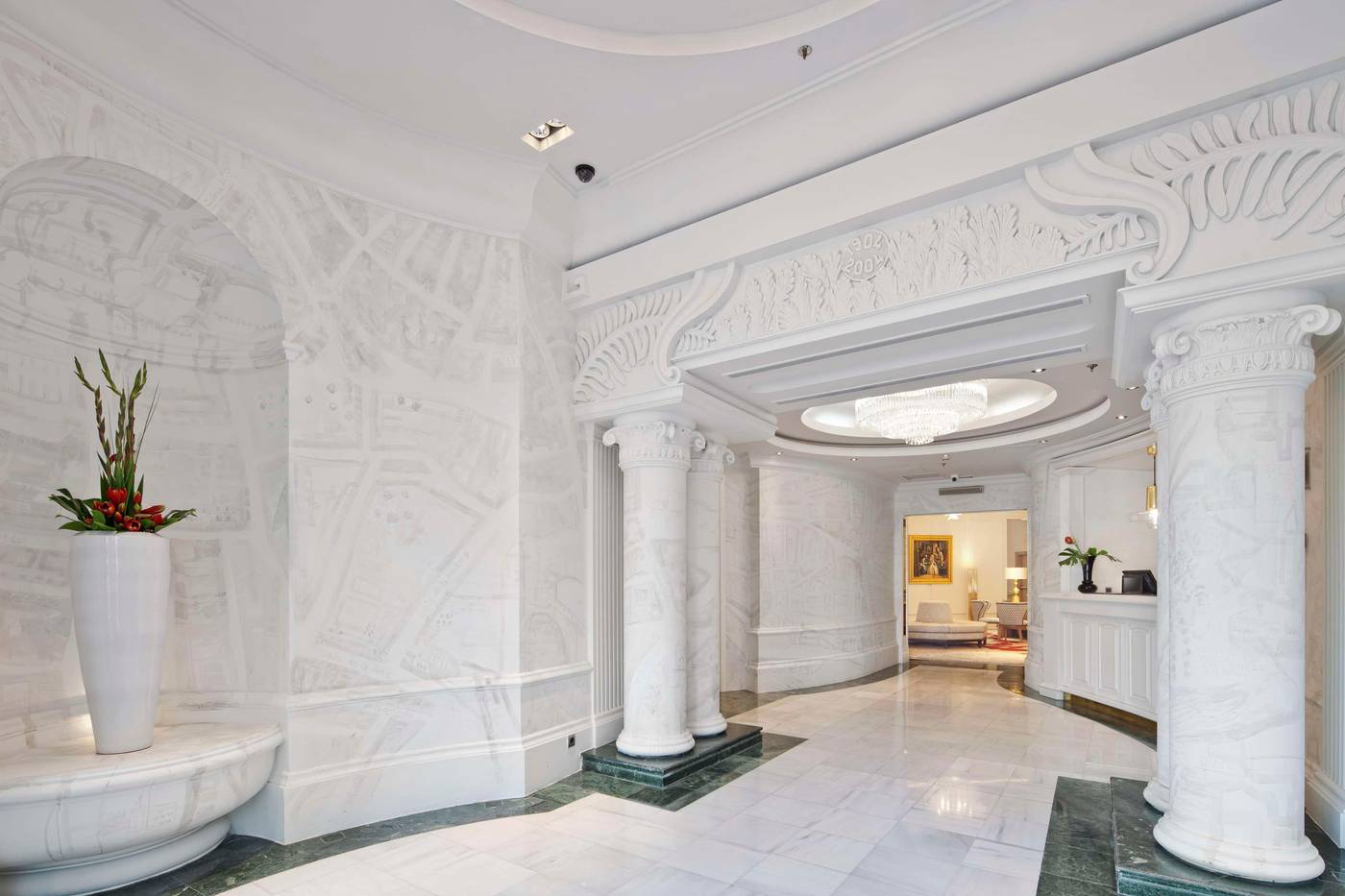 NH-Collection-Madrid-Paseo-del-Prado-Lobby-13