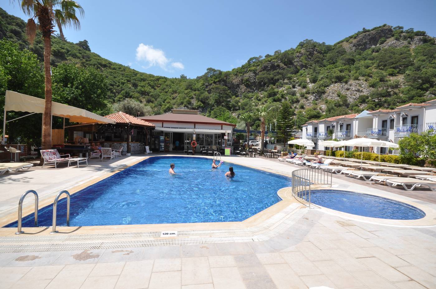 Majestic-Hotel-Pool-11