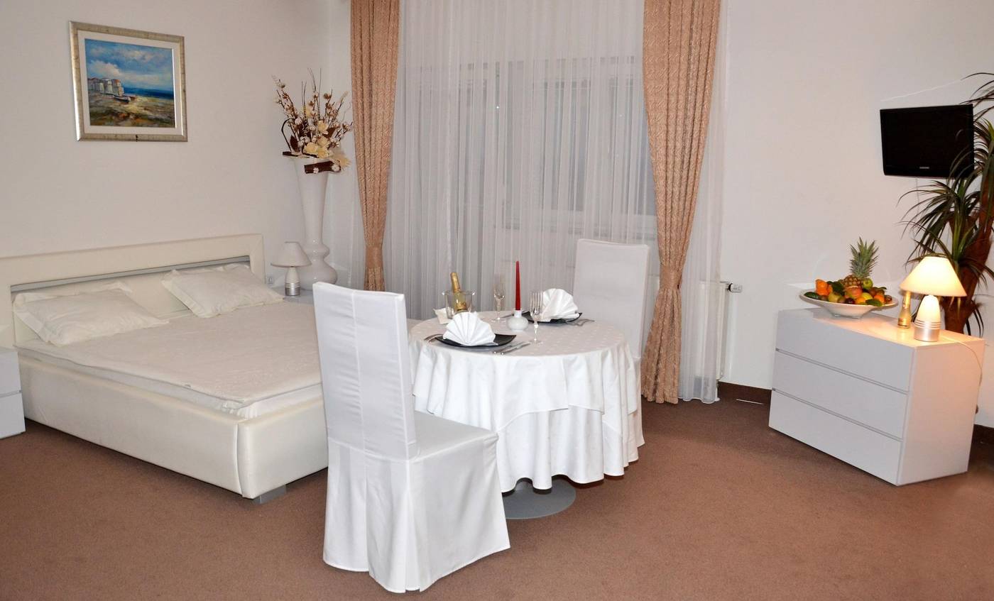 Rooms Elez-Croatia-ZAGREB-Lobby-6