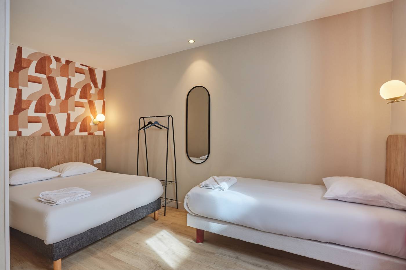 Hipotel-Paris-Gare-Du-Nord-Merryl-Room-11