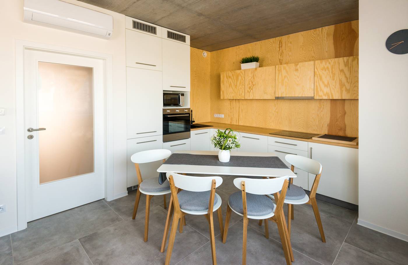 Residence-Trafick-Room-6