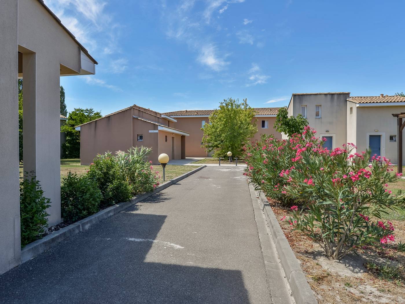 Residence Vacanceole Sun Hols Les rives du lac-France-ST SATURNIN LES AVIGNON-General view-4