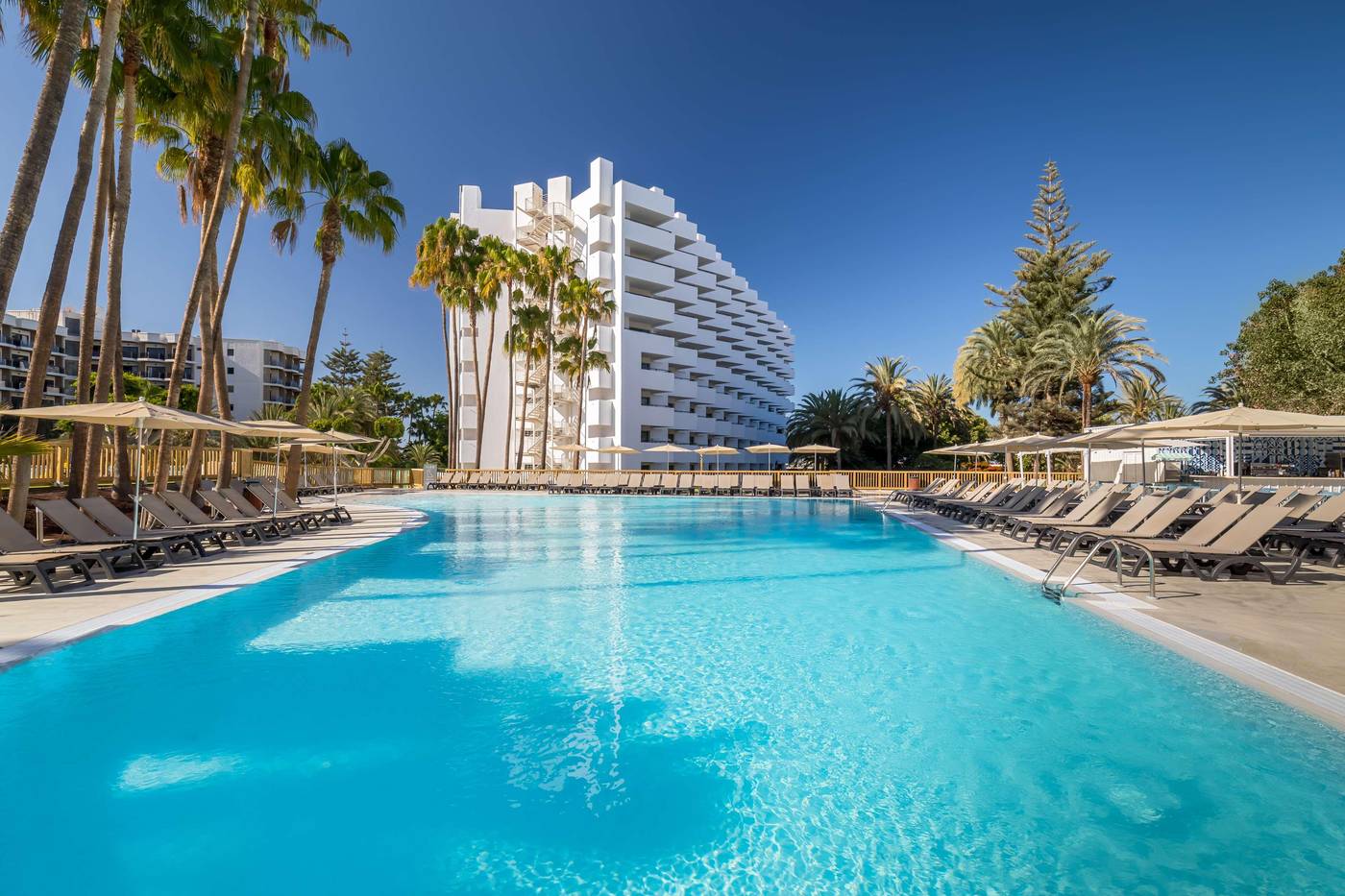 Barcelo-Margaritas-Pool-4